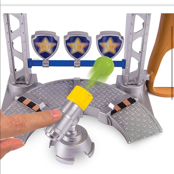 Paw Patrol Chase’s Deluxe Vehicle and Rescue Center Playset - Picture 12 of 14